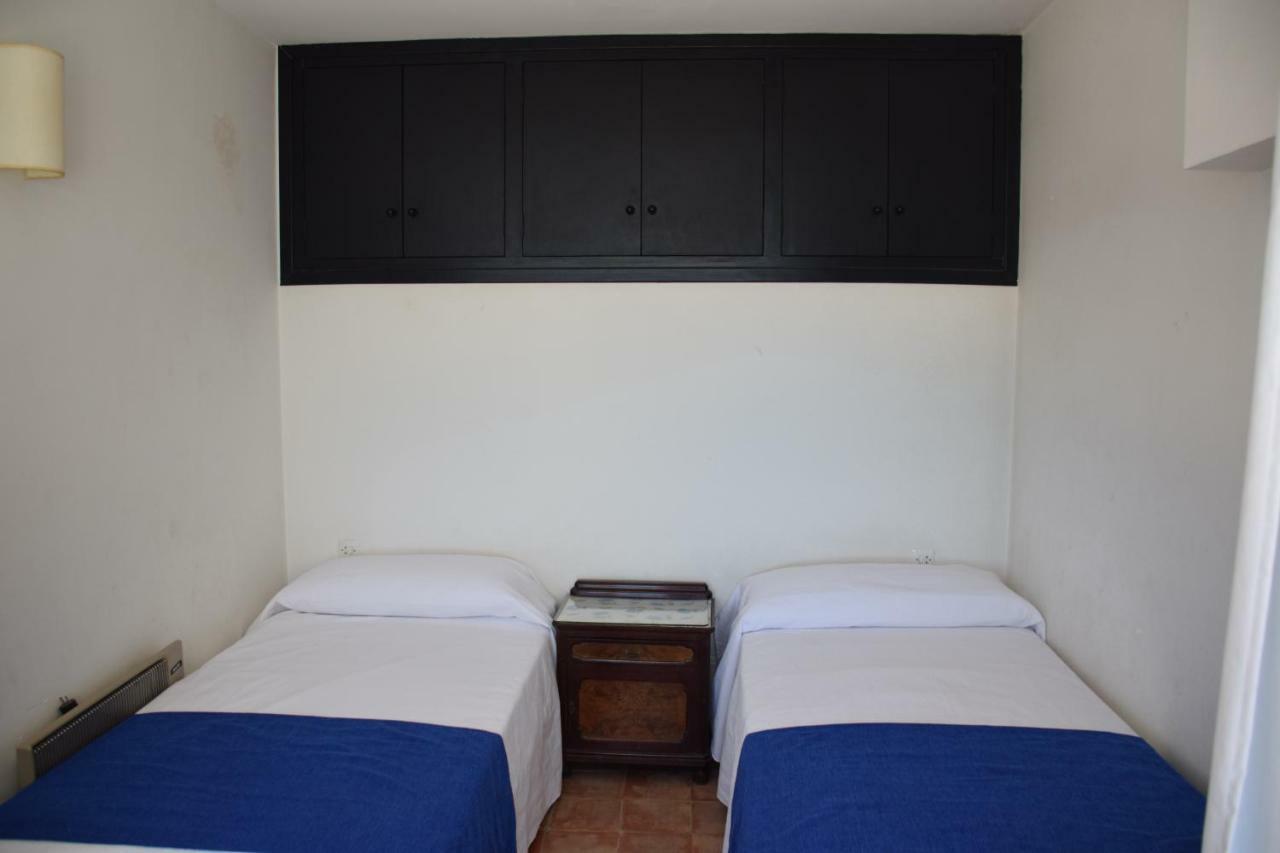 Apartamentos Les Barbes 칼데스 데스트락 외부 사진
